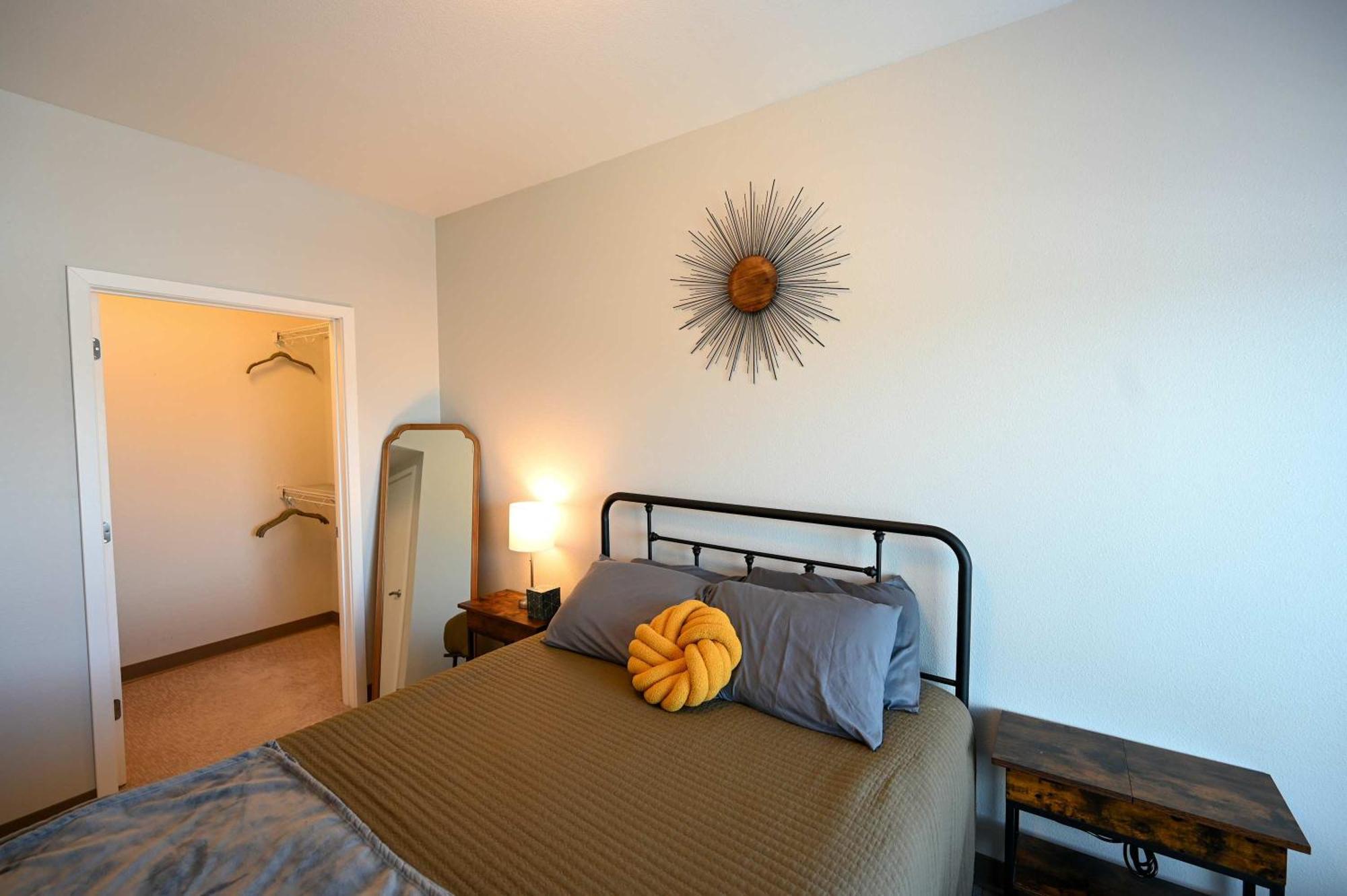 2 Bedroom Brand New Apartment Near Mayo, Park Free Rochester Bagian luar foto